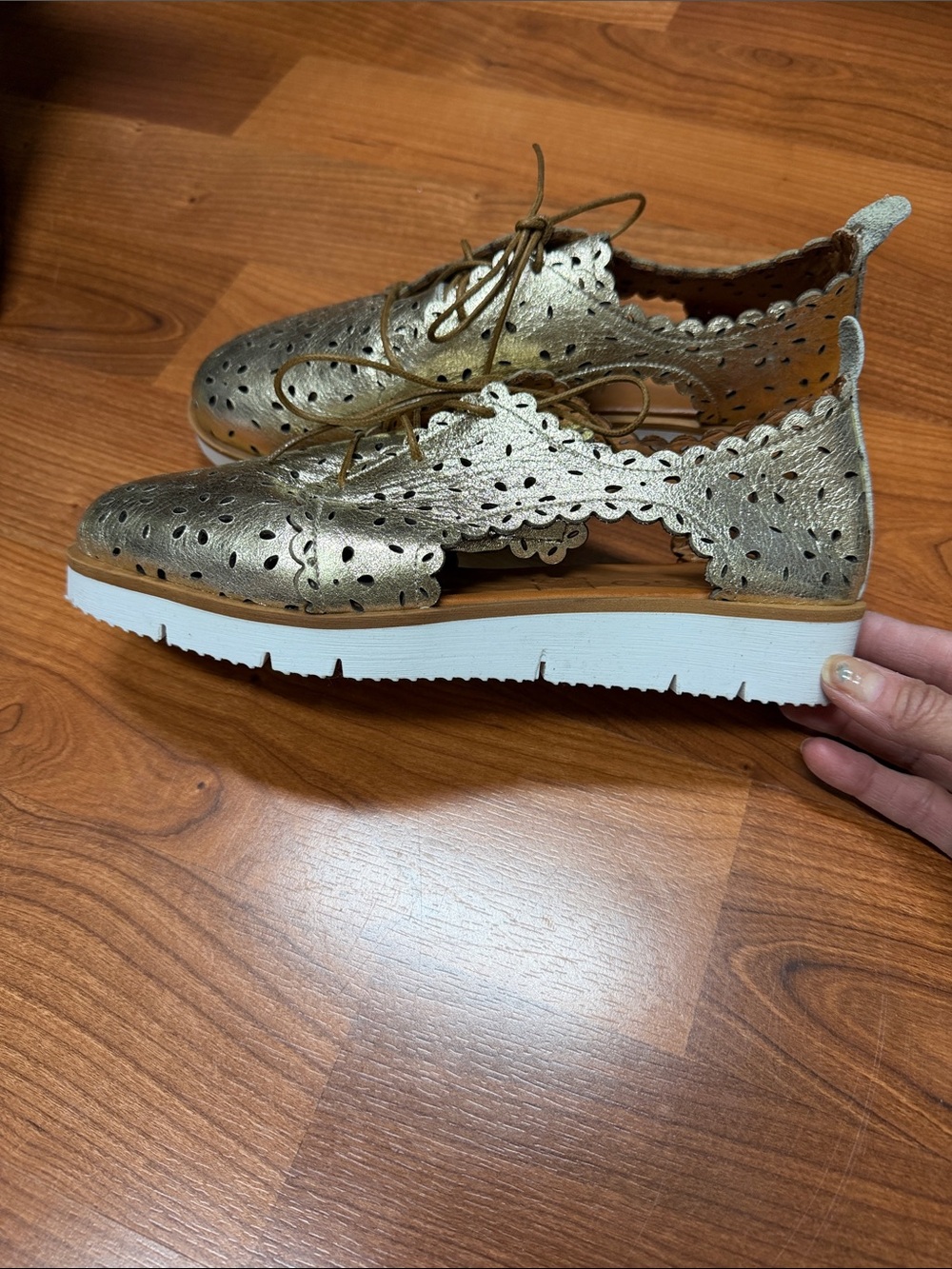 Metallic Gold Perforated Lace-Up Women’s Leather Oxfords 9 NWT